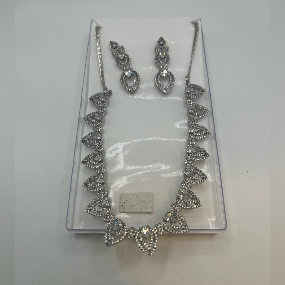 LEISURE AMERICAN DIAMOND DROP‎ HEART 16” NECKLACE SET W/MATCHING EARRINGS NEW